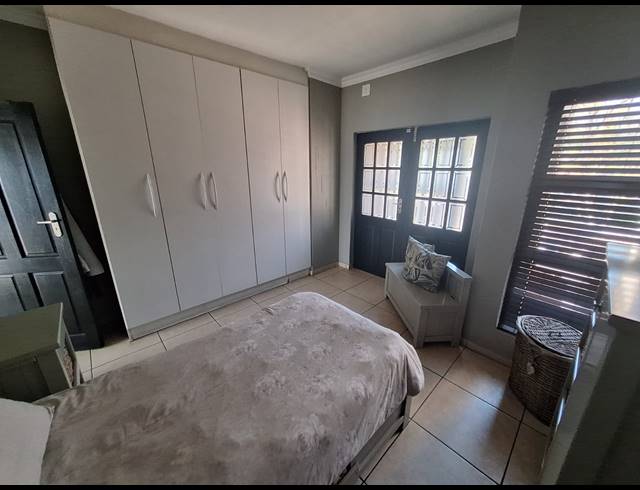 4 BEDROOM TOWNHOUSE FOR SALE IN VANDERBIJLPARK SW 5
